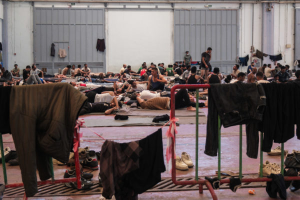 Συνεχίζεται η επιχείρηση αποσυμφόρησης της Κρήτης από μετανάστες – Επέστρεψαν στην σίτιση όσοι απείχαν λόγω διαμαρτυρίας