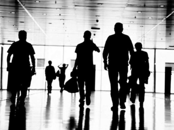 EE: Σε δύσκολη θέση μετά την ανακοίνωση Τραμπ για δασμούς 30%