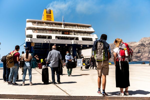 EE: Σε δύσκολη θέση μετά την ανακοίνωση Τραμπ για δασμούς 30%