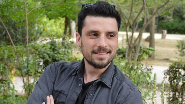 Σπύρος Χατζηαγγελάκης: Η βουτιά από τα βράχια…χωρίς μαγιό
