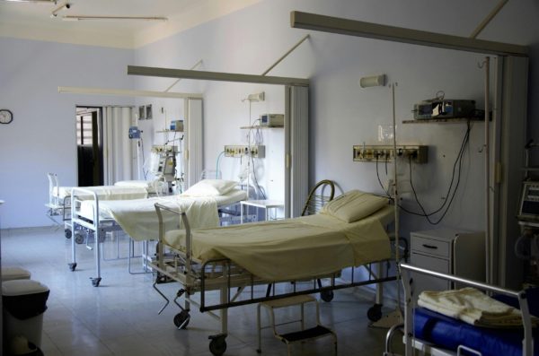 Η τεχνολογία μειώνει τις νοσοκομειακές κλίνες στην ΕΕ