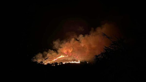 Φωτιά τώρα σε αγροτική έκταση στη Μακύνεια Αντιρρίου