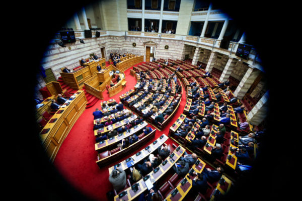 Στα άκρα οδηγείται η πολιτική αντιπαράθεση για τον ΟΠΕΚΕΠΕ