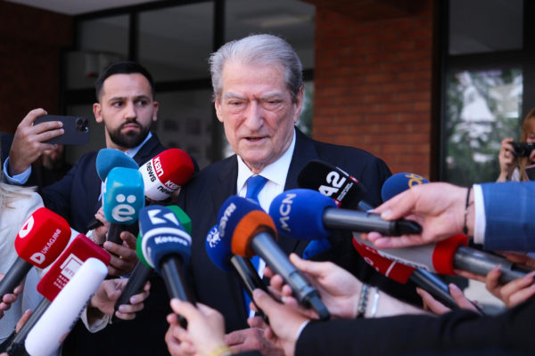 Δίκη για διαφθορά: Στο επίκεντρο ο πρώην πρωθυπουργός της Αλβανίας