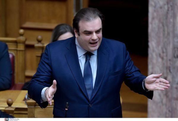 «Είναι ο Νικόλας που πληρώνει»: Πώς μια προπαγάνδα γίνεται εμπορική επωνυμία