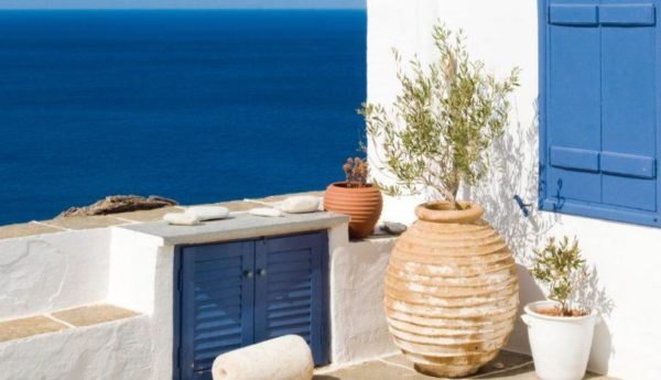 «Είναι ο Νικόλας που πληρώνει»: Πώς μια προπαγάνδα γίνεται εμπορική επωνυμία