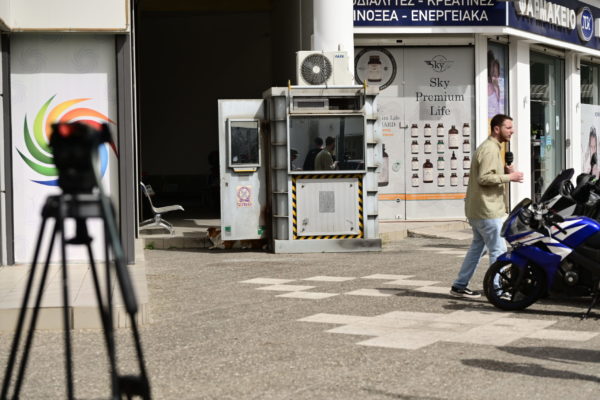 Ένταση στη δίκη για τη δολοφονία της Κυριακής Γρίβα: Αποδοκίμασαν τον δράστη οι γονείς της – «Που ήσουν χθες άνανδρε, ανίκανε»