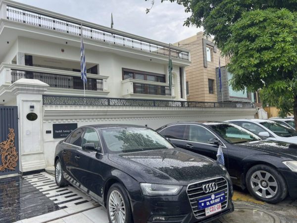 Η ινδική αστυνομία συνέλαβε άνδρα που συστηνόταν ως πρέσβης φανταστικών κρατών