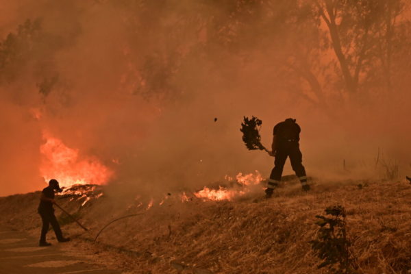 Φωτιά τώρα: Ολονύχτια μάχη με τις φλόγες σε Χανιά, Εύβοια, Μεσσηνία, Κύθηρα και Πτολεμαΐδα – Διάσπαρτες εστίες στο Κρυονέρι – To ΕΡΤΝews στην πρώτη γραμμή