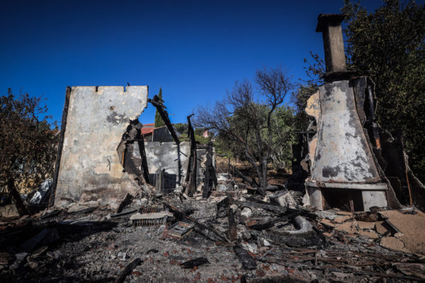 Σε πύρινο κλοιό όλη η χώρα: Ενεργά μέτωπα σε Κύθηρα και Μεσσηνία, μετρούν τις πληγές τους Αττική και Εύβοια- Στα πύρινα μέτωπα το EΡΤNews