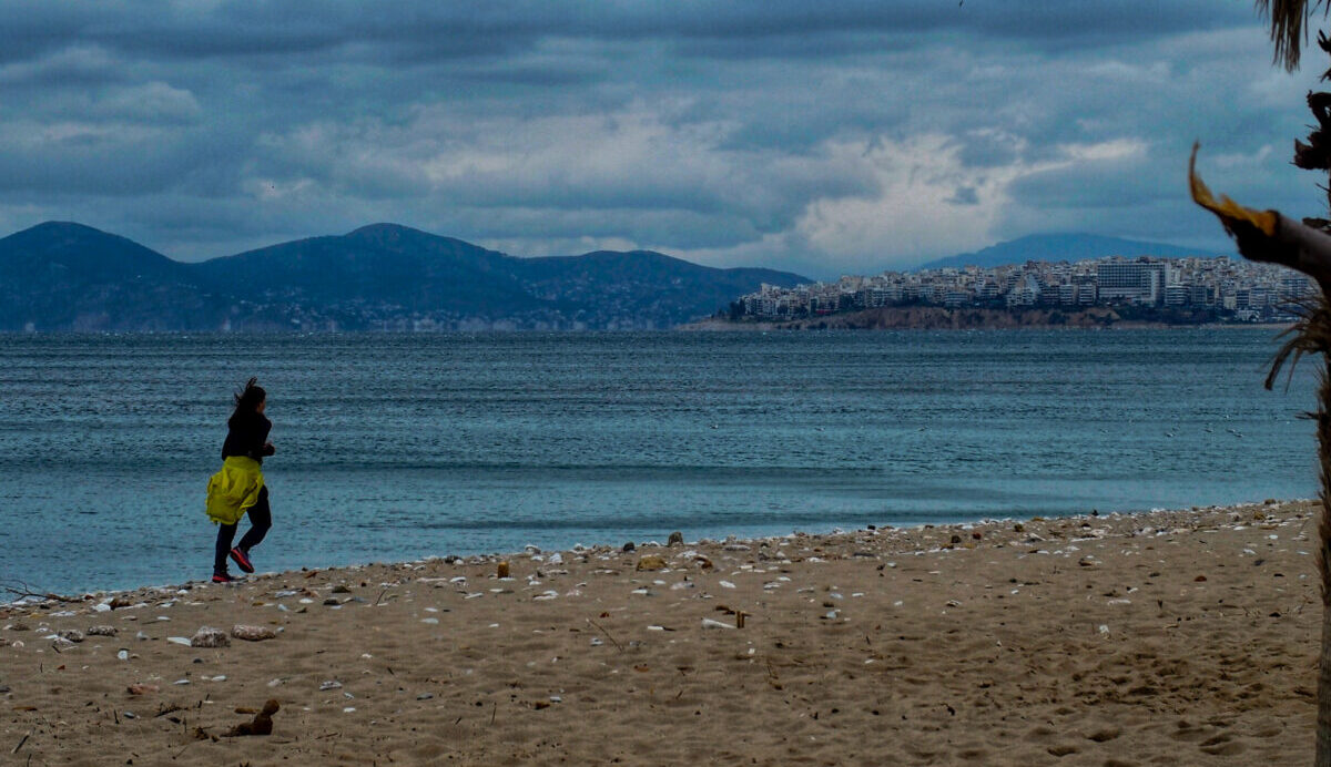 Νεκρό 2χρονο κοριτσάκι στο Π. Φάληρο: Δύτες ψάχνουν για στοιχεία – Ο ιατροδικαστής φέρεται να εντόπισε μώλωπες και σημάδια στο σώμα του