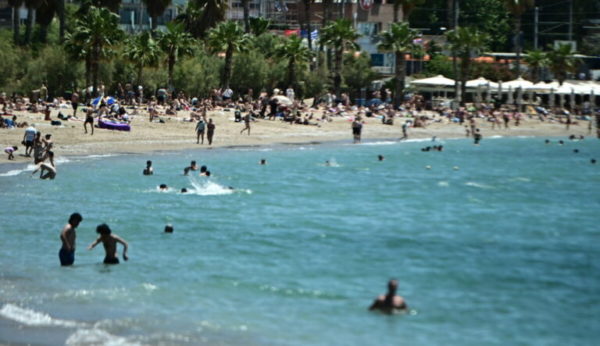 Θρίλερ με το δίχρονο κοριτσάκι που βρέθηκε νεκρό στο Π. Φάληρο – Μώλωπες και σημάδια στο σώμα του παιδιού εντόπισε ο ιατροδικαστής
