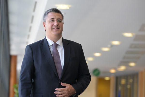 Απ. Τζιτζικώστας: Ακατάλληλες οι ευρωπαϊκές υποδομές για μεταφορά στρατιωτικού εξοπλισμού – Ανάγκη εκσυγχρονισμού