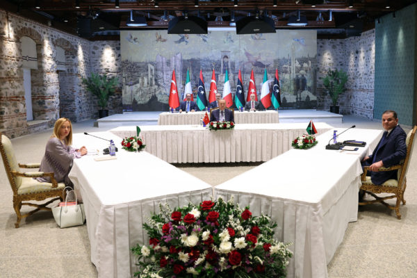 Τριμερής συνάντηση Ερντογάν, Μελόνι και Ντμπέιμπα στην Κωνσταντινούπολη – Στο επίκεντρο μεταναστευτικό και συνεργασία