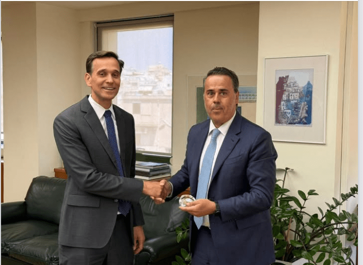 Brain Drain: Γιατί η Ελλάδα χάνει τη μάχη των ακαδημαϊκών