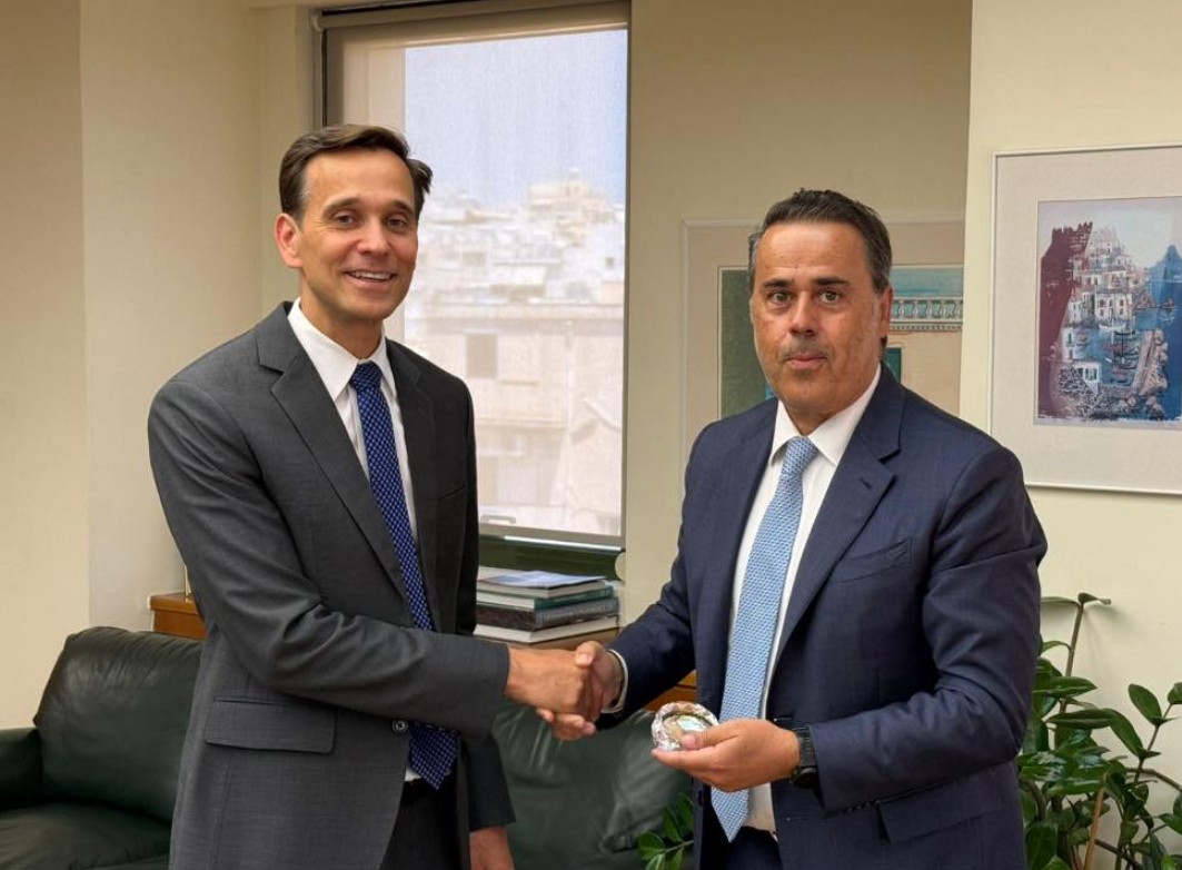 ΥΠΕΝ: Συνάντηση Σ. Παπασταύρου με τον Τζος Χακ, τον νέο επιτετραμμένο της πρεσβείας των ΗΠΑ στην Αθήνα