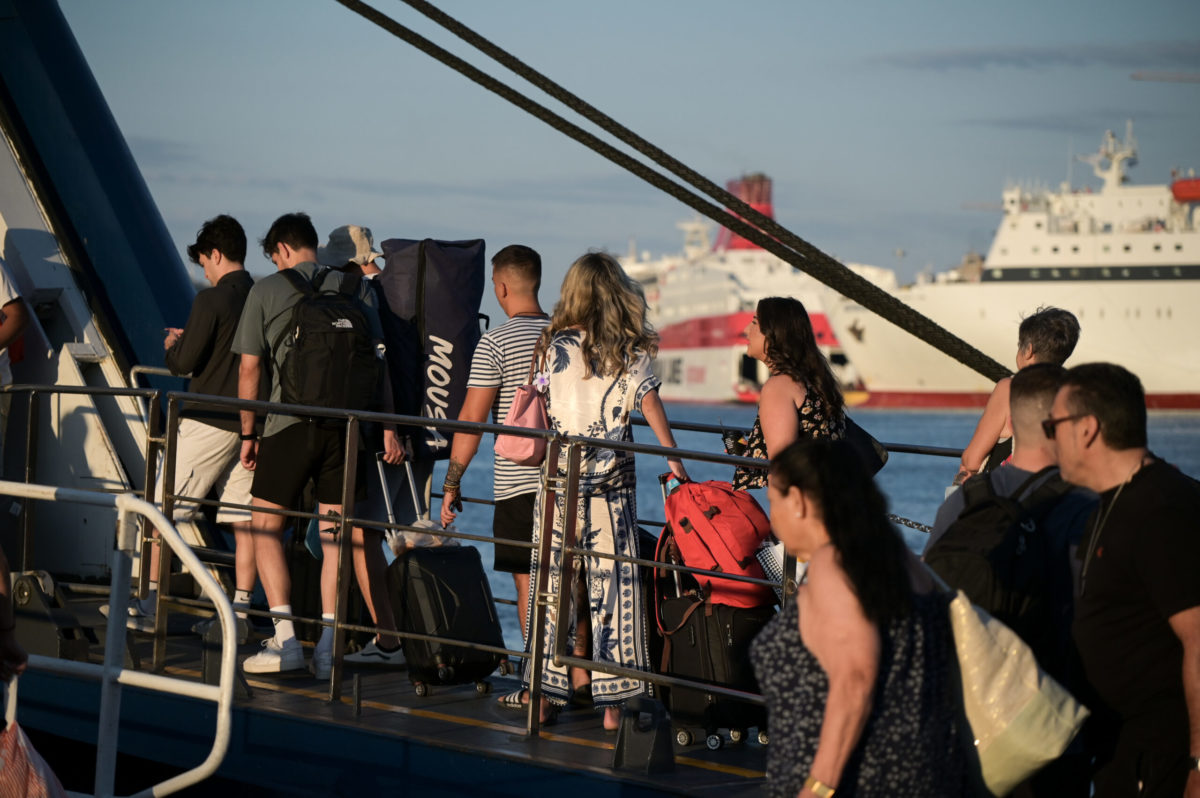 Έξοδος εκδρομέων Αυγούστου: Το 100% αγγίζει η πληρότητα των πλοίων – Άνοιξαν τις μπάρες στα διόδια των Μαλγάρων λόγω κίνησης