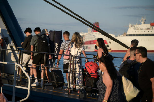 Έξοδος εκδρομέων Αυγούστου: Το 100% αγγίζει η πληρότητα των πλοίων – Άνοιξαν τις μπάρες στα διόδια των Μαλγάρων λόγω κίνησης