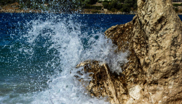 Καιρός: Σποραδικές καταιγίδες μέχρι τα μέσα της εβδομάδας – Μικρή πτώση της θερμοκρασίας σήμερα