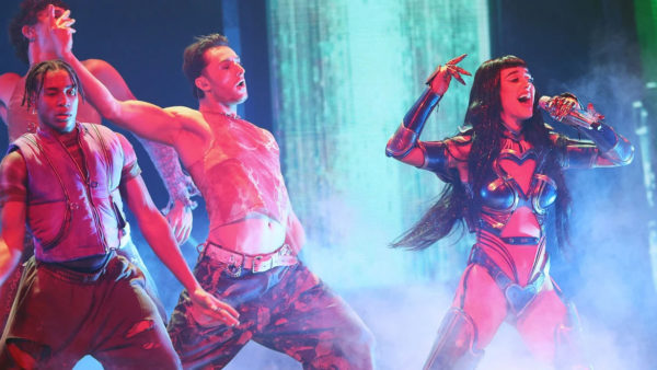 Katy Perry: Θαυμάστριά της λιποθύμησε πάνω στη σκηνή – Η αντίδραση της τραγουδίστριας