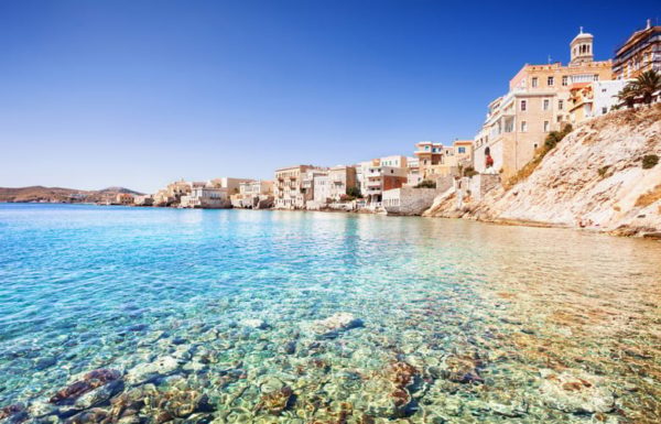 Η Σύρος είναι η «επιτομή της κομψότητας» για τους Γάλλους ταξιδιώτες