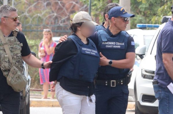 Νεκρό κοριτσάκι στο Π. Φάληρο: «Θεώρησα ότι η Τζένα ήταν νεκρή, πανικοβλήθηκα και σκέφτηκα να πάω στη θάλασσα» – Όσα είπε στην απολογία της η 32χρονη