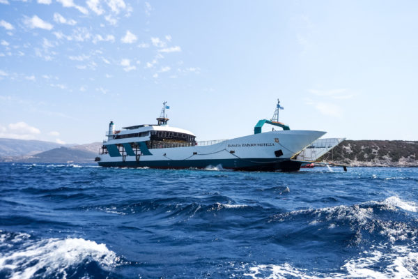 Φέρι μποτ: Ρήγμα 20 μέτρων εντόπισαν οι δύτες στο πλοίο – Αναμένεται σχέδιο αποκόλλησης και ρυμούλκησης