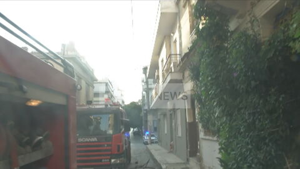 Φωτιά σε σπίτι στον Πειραιά: Απομακρύνθηκαν κάτοικοι – Πού υπάρχει διακοπή κυκλοφορίας