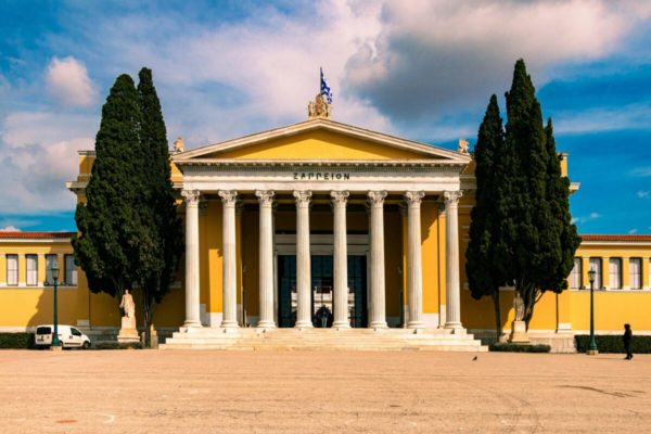 Kλειστός ο Εθνικός Κήπος λόγω ισχυρών ριπών ανέμου