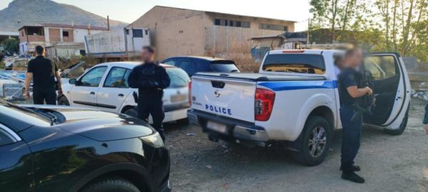 Ολοκληρώθηκε με 17 συλλήψεις αστυνομική επιχείρηση για το περιστατικό πυροβολισμών στον Ασπρόπυργο – Άνοιξαν πυρ επειδή έκλειναν την έξοδο του καταυλισμού