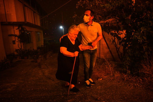 Φωτιά στην Αρχαία Ολυμπία: Εικόνες χάους στην Ηράκλεια – Εκκενώνεται το χωριό