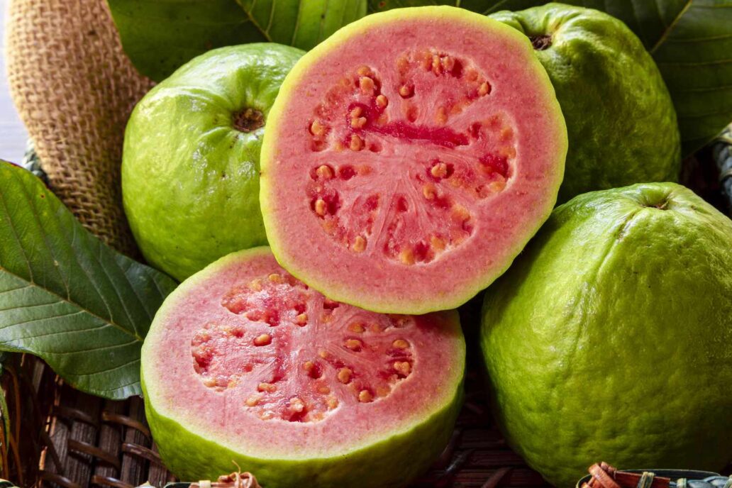 Guava trend: Είναι η μεγαλύτερη τάση του φετινού καλοκαιριού