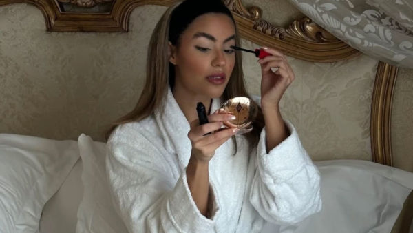 Με αυτό το trick θα εφαρμόζετε πάντα εύκολα το eyeliner