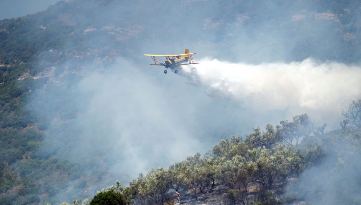 Βελτιωμένη εικόνα στη φωτιά στη Νεάπολη Αγρινίου