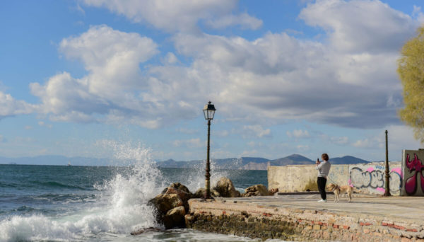 Καιρός σήμερα (12/8): Ισχυροί βοριάδες σε Κυκλάδες, Εύβοια και Αττική – Θερμοκρασίες έως 41 βαθμούς