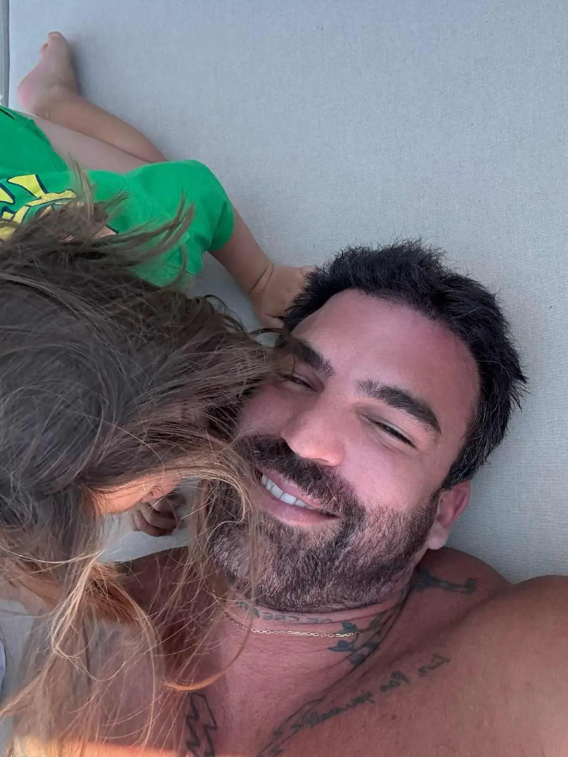 Δημήτρης Αλεξάνδρου: «Ο λόγος που χαμογελάω κάθε μέρα» – Φωτογραφίες από τις διακοπές του με τον γιο του, Πάρη
