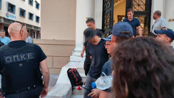 Στον ανακριτή οι συλληφθέντες για την πυρκαγιά στα Συχαινά Πάτρας – Κενά μνήμης λόγω μέθης επικαλείται ο 27χρονος