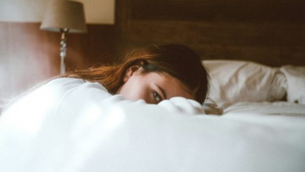 Χωρίς ύπνο: Γιατρός εξηγεί τις οδυνηρές επιπτώσεις αν μείνετε ξύπνιοι για πάνω από 24 ώρες