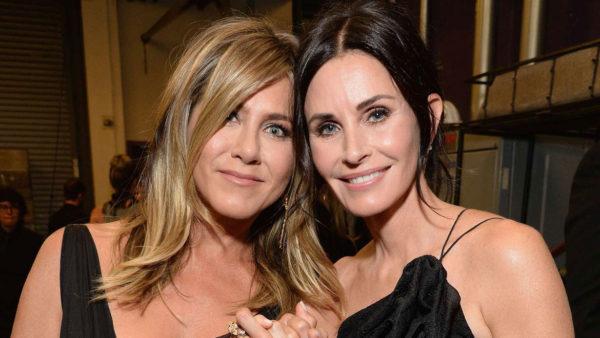 Courteney Cox – Jennifer Aniston: Η Monica and Rachel από τα «Φιλαράκια» ξανά μαζί!