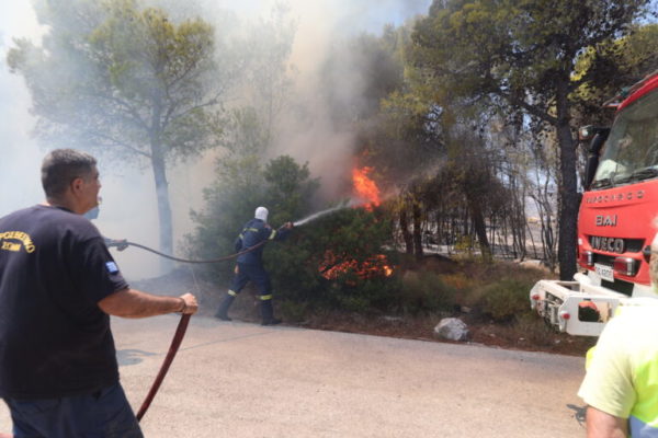 Οριοθετήθηκε η φωτιά στην Κερατέα
