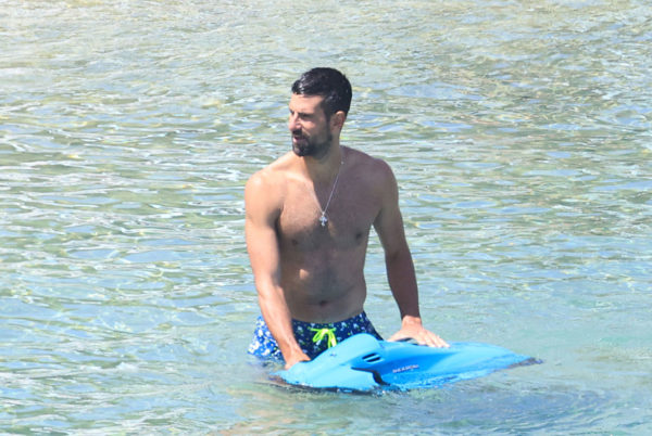 Novak Djokovic: Τρυφερές στιγμές στη Μύκονο με τη σύζυγό του, Jelena Pack – Φωτογραφίες