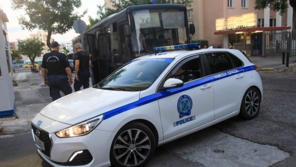 Θεσσαλονίκη: Επίθεση με πέτρες σε τουριστικό λεωφορείο – Τρεις τραυματίες