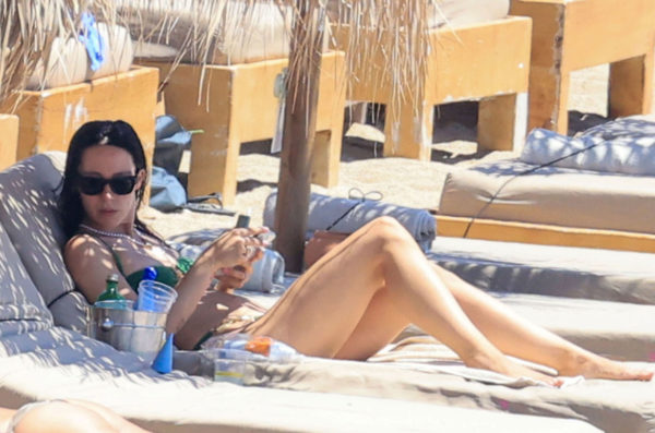 Aurora Ramazzotti: Με την μητέρα της, Michelle Hunziker στη Μύκονο – Φωτογραφίες