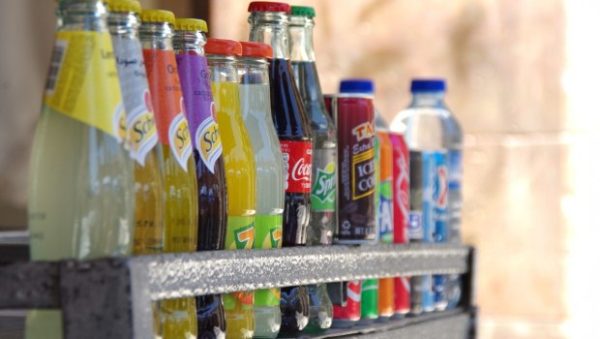 Μικροπλαστικά: Εντοπίστηκαν ακόμη και σε γυάλινα μπουκάλια