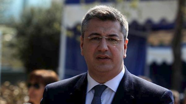 Συλλυπητήρια του Επιτρόπου Απ. Τζιτζικώστα για τον αιφνίδιο θάνατο του Απόστολου Βεσυρόπουλου