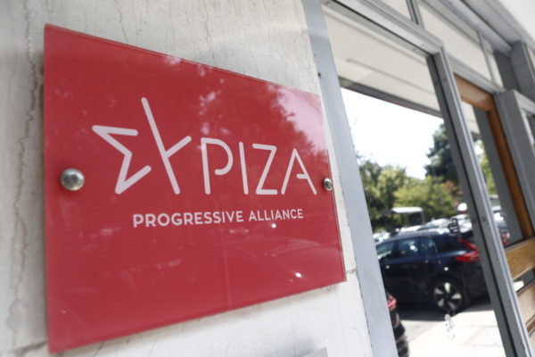 ΣΥΡΙΖΑ για την γυναικοκτονία στον Βόλο: «Ο Κυριάκος Μητσοτάκης αρνείται πεισματικά να προβεί στην νομική αναγνώριση του όρου»