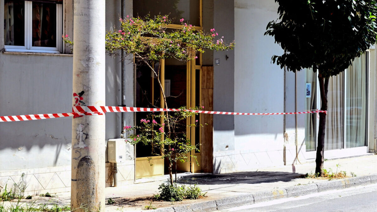 Γυναικοκτονία στον Βόλο: Ανθρωποκυνηγητό για τον 40χρονο που σκότωσε τη σύζυγό του – Το βαρύ ποινικό του παρελθόν