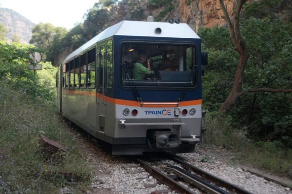 Hellenic Train: Σε εφεδρική αμαξοστοιχία μετεπιβιβάστηκαν οι επιβάτες του Οδοντωτού και επιστρέφουν στο Διακοπτό