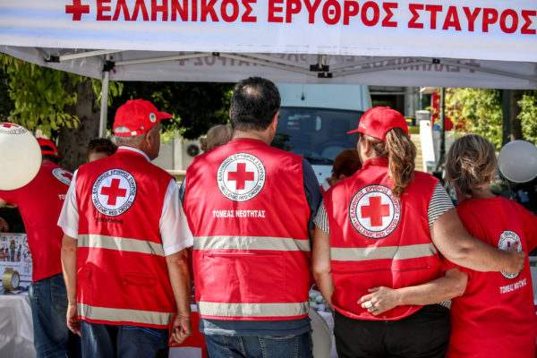 [371243] Ο ΕΛΛΗΝΙΚΟΣ ΕΡΥΘΡΟΣ ΣΤΑΥΡΟΣ ΓΙΟΡΤΑΖΕΙ ΤΗ ΠΑΓΚΟΣΜΙΑ ΗΜΕΡΑ ΝΕΟΛΑΙΑΣ ΣΤΗ ΠΛΑΤΕΙΑ ΣΥΝΤΑΓΜΑΤΟΣ  (ΜΑΡΙΑΝΘΗ ΤΣΟΜΠΑΝΟΠΟΥΛΟΥ / EUROKINISSI)