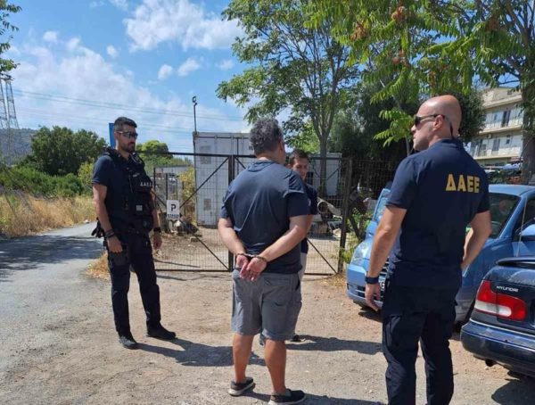 Σύλληψη στην Παλλήνη για εμπρησμούς – Υπάλληλος του Δήμου κατηγορείται για 4 πυρκαγιές σε δασικές εκτάσεις